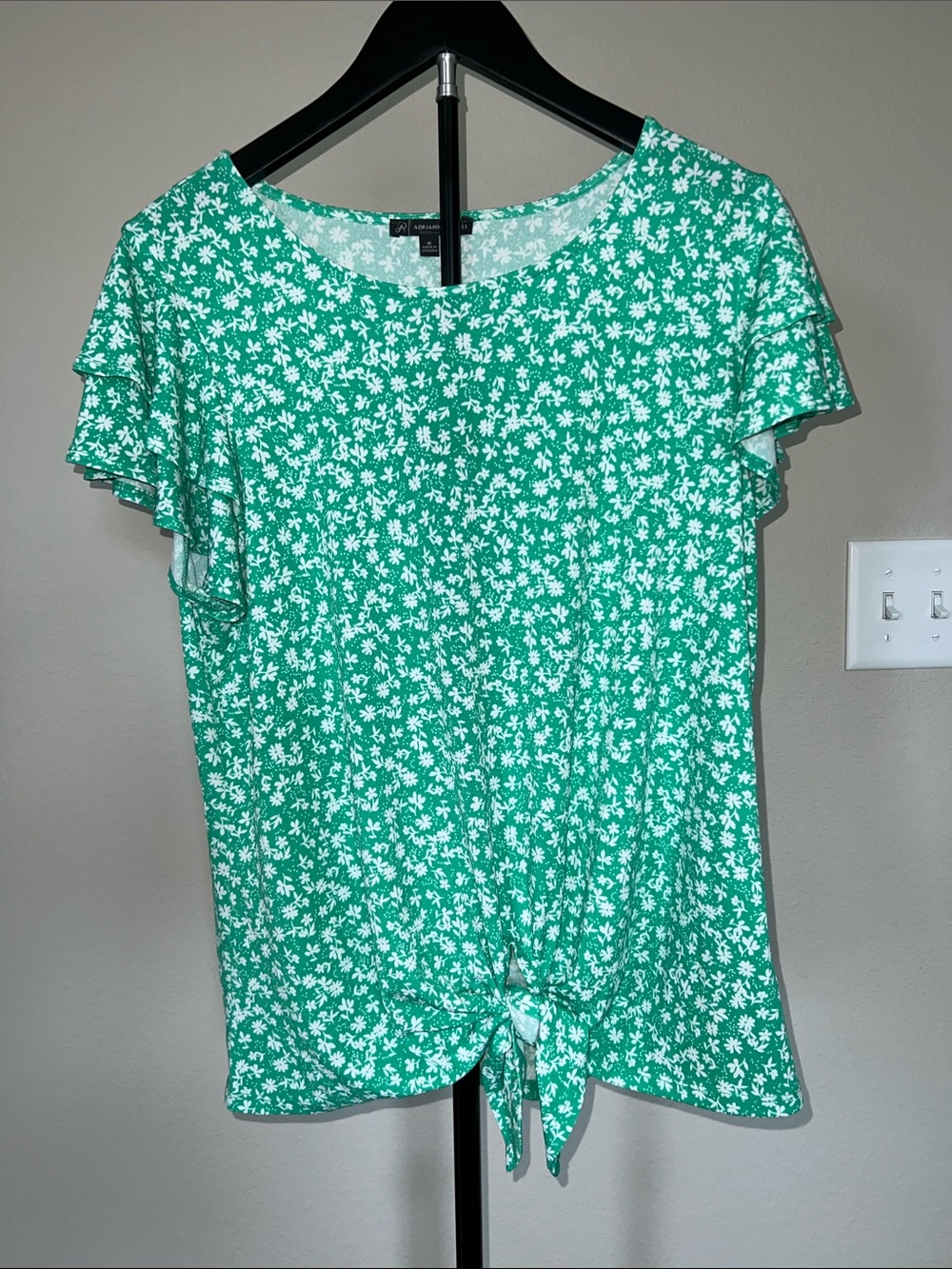 Adrianna Papell Green Floral Tie-Front Flutter Sleeve Top - Picture 2 of 4